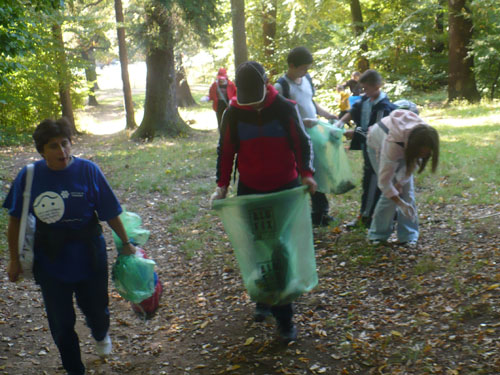 Foto ecologizare elevi Ivasiuc (c) eMM.ro
